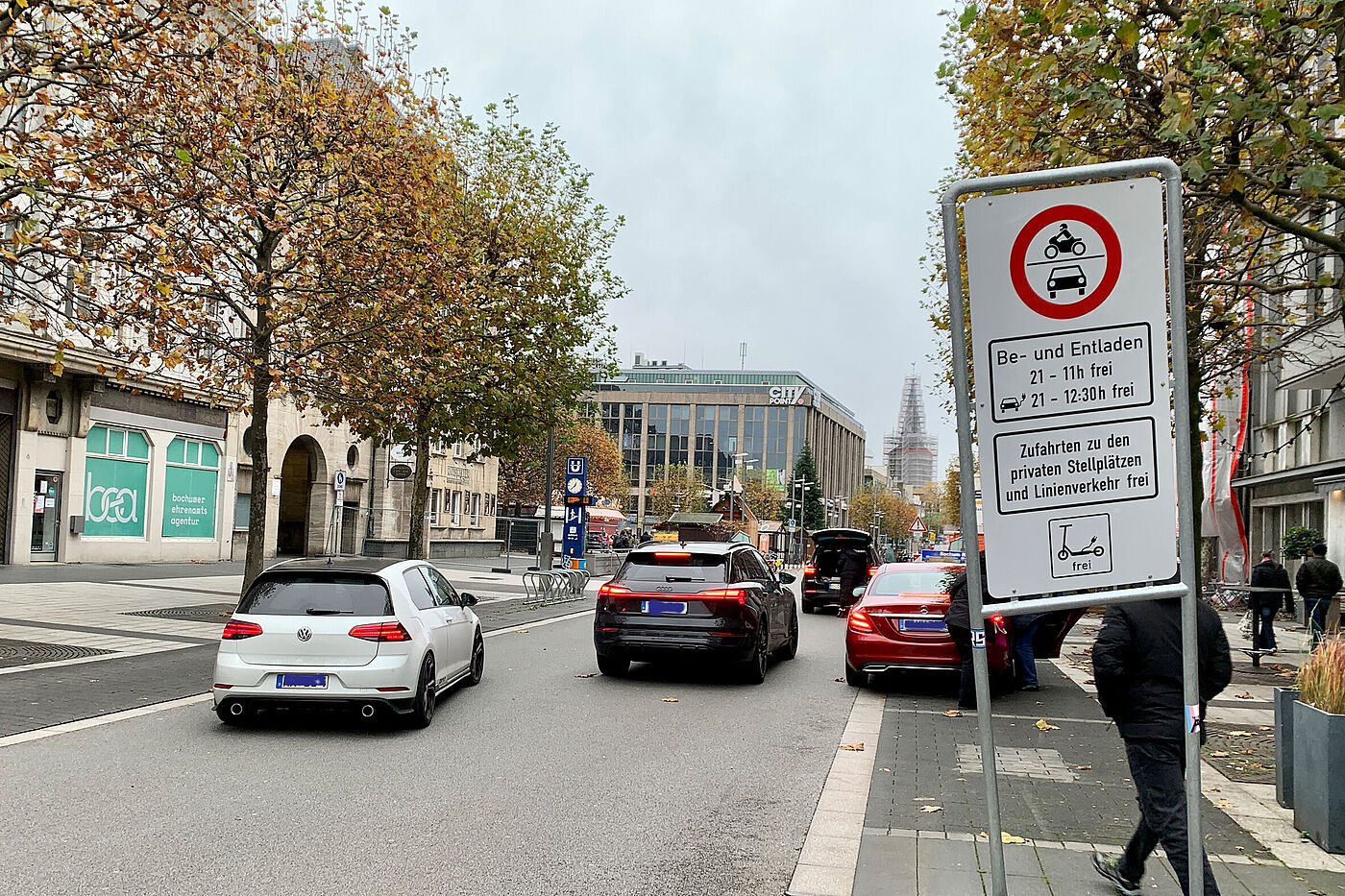 Einfahrt Willy-Brandt-Platz
