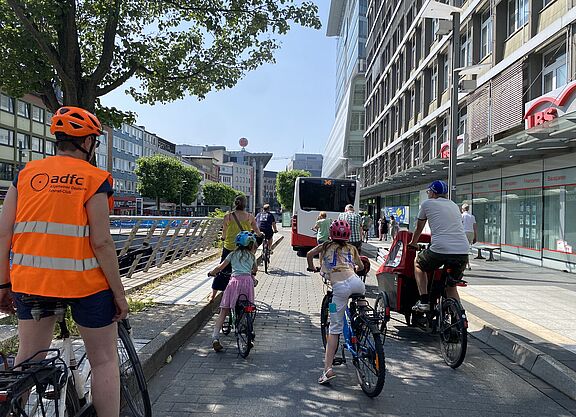 Kein Durchkommen für Radfahrende am Radkreuz