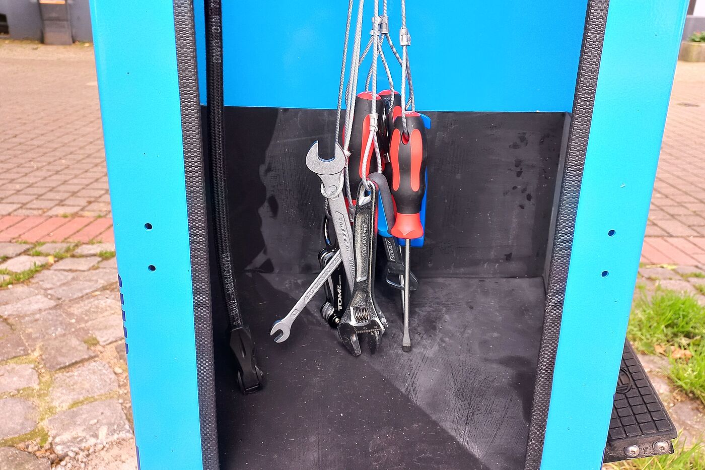 Eine Station voller Werkzeug Eine Station voller Werkzeug