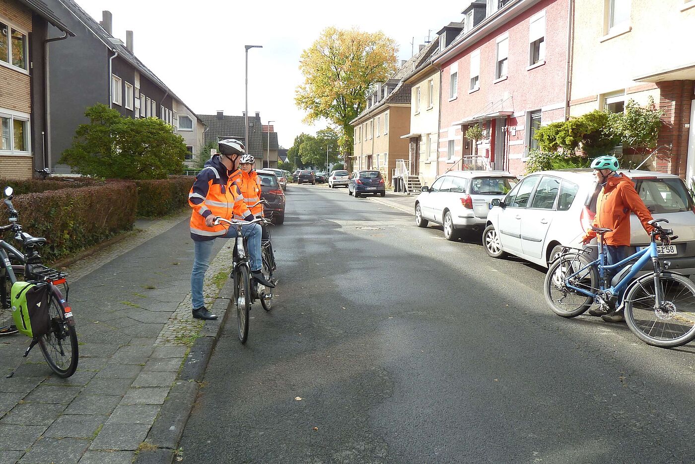 Befahrung des ADFC Bochum mit dem Tiefbauamt der Stadt: am Tippelspfad (in Blickrichtung Goystraße)