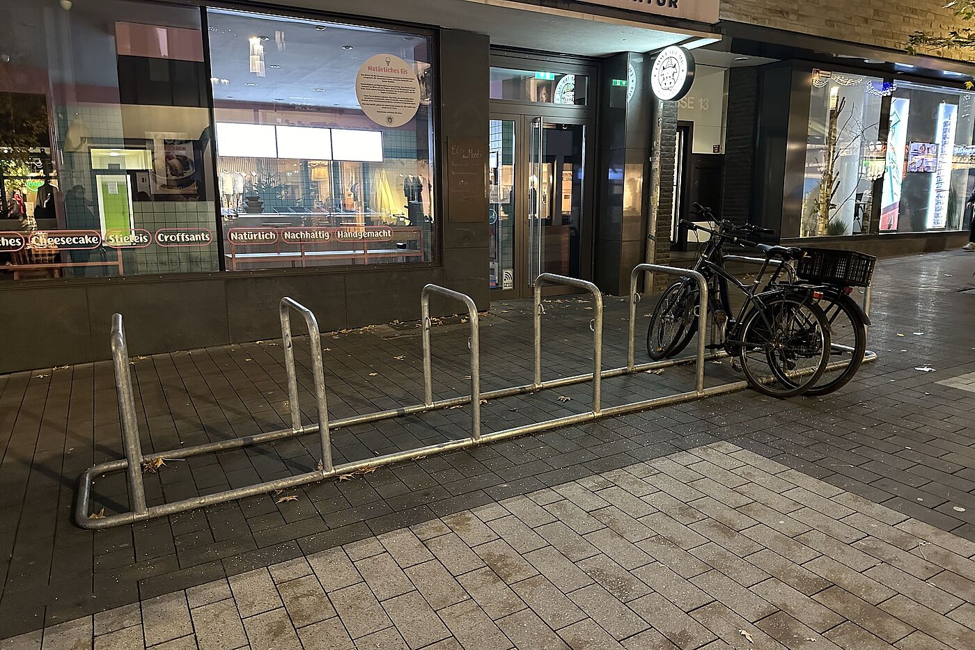 Weihnachtsmarkt 2023: Temporäre Abstellanlage für Fahrräder (Huestraße)