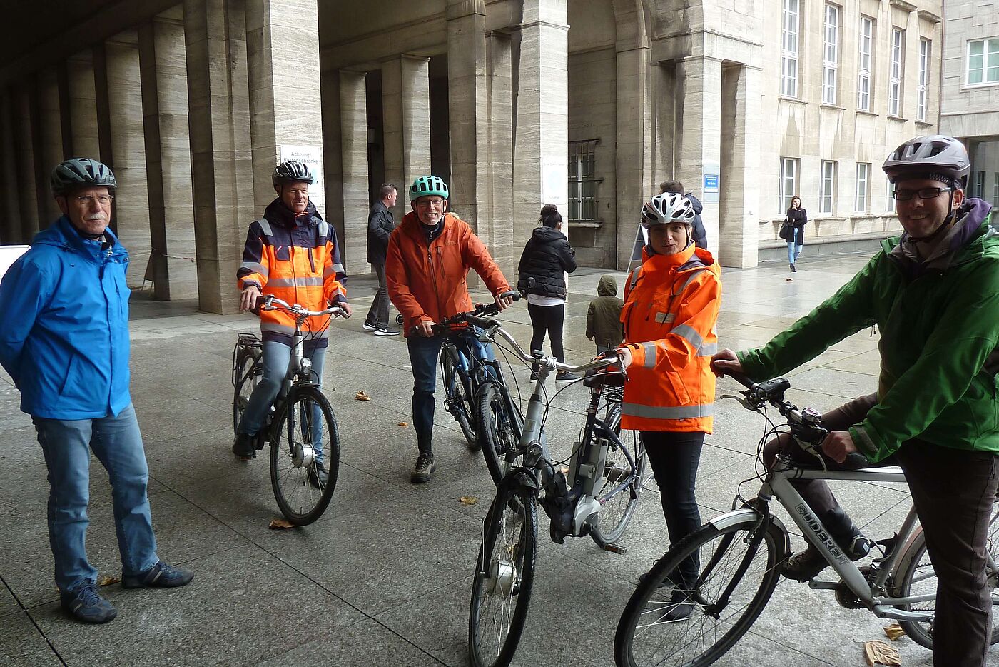 Befahrung des ADFC Bochum mit dem Tiefbauamt der Stadt: hier am Rathaus