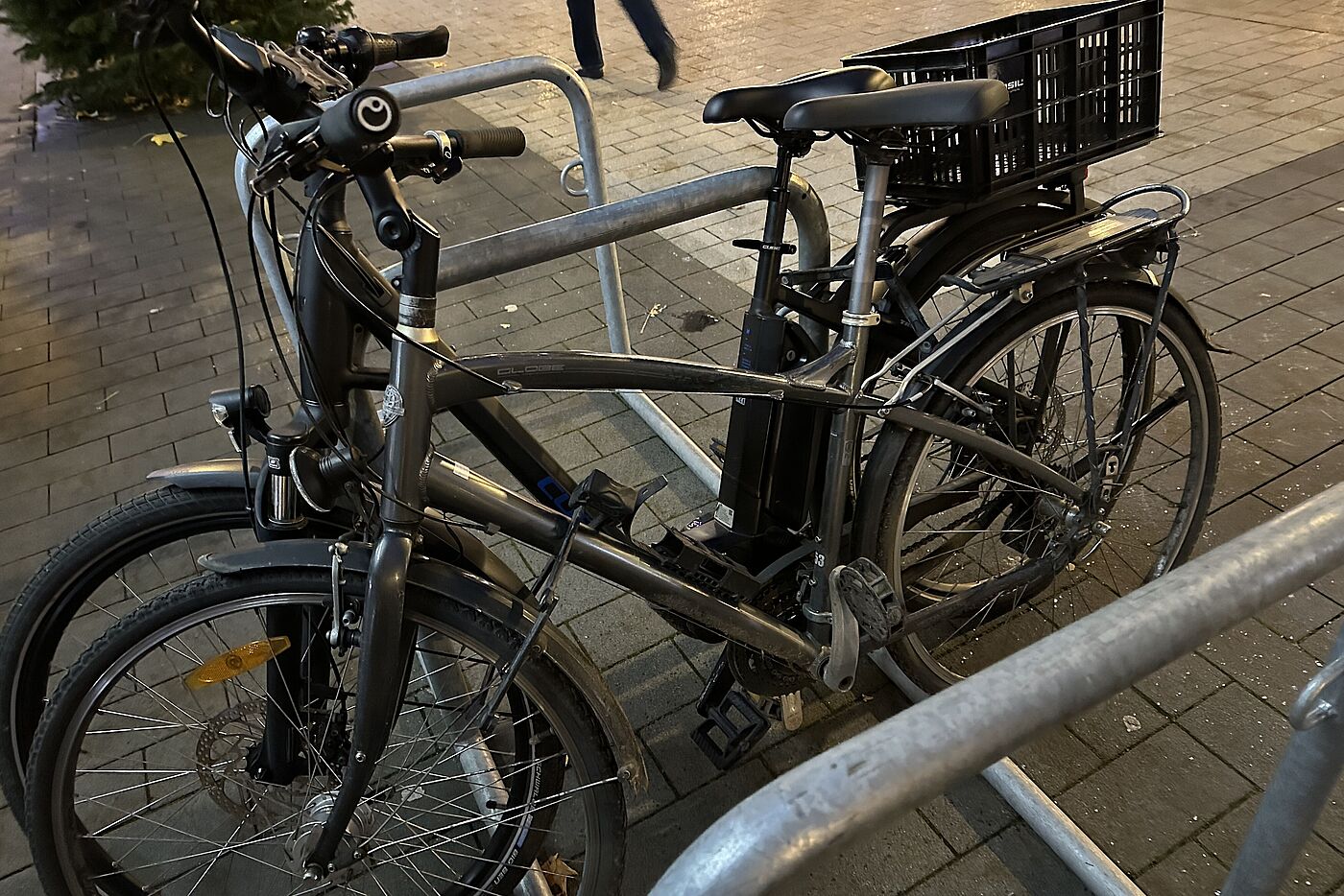 Weihnachtsmarkt 2023: Temporäre Abstellanlage für Fahrräder (Huestraße) - Detailansicht