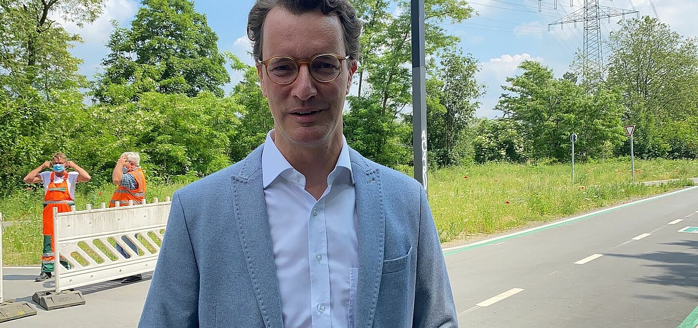 Hendrik Wüst, Ministerpräsident von Nordrhein-Westfalen Ministerpräsident Hendrik Wüst auf dem Radschnellweg RS1 in Bochum