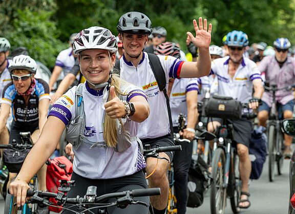 Bei der NRW-Radtour 2026 kommen fahrradbegeistere Menschen aus ganz NRW zusammen und erleben Nordrhein-Westfalen vom Fahrradsattel aus.