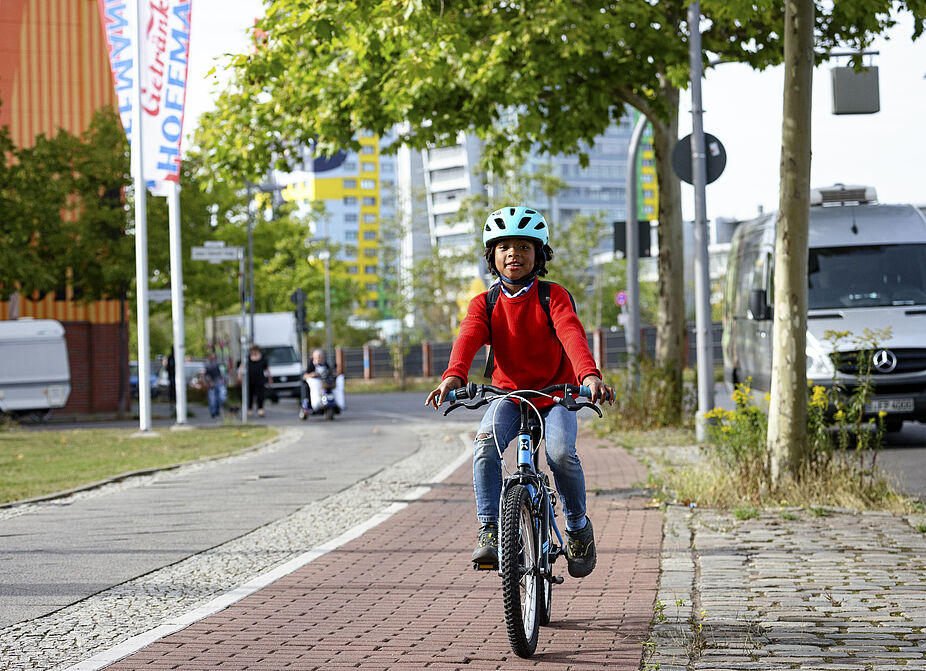 Junge auf dem Rad Junge auf dem Rad