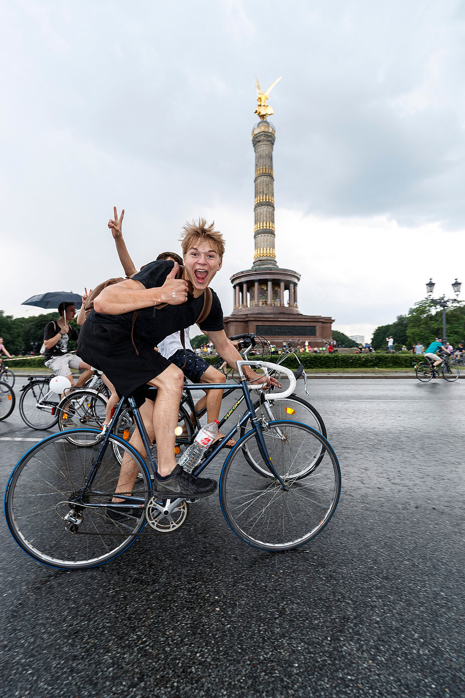 Ziel der ADFC-Sternfahrt in Berlin ist der ikonische Große Stern Ziel der ADFC-Sternfahrt in Berlin ist der ikonische Große Stern